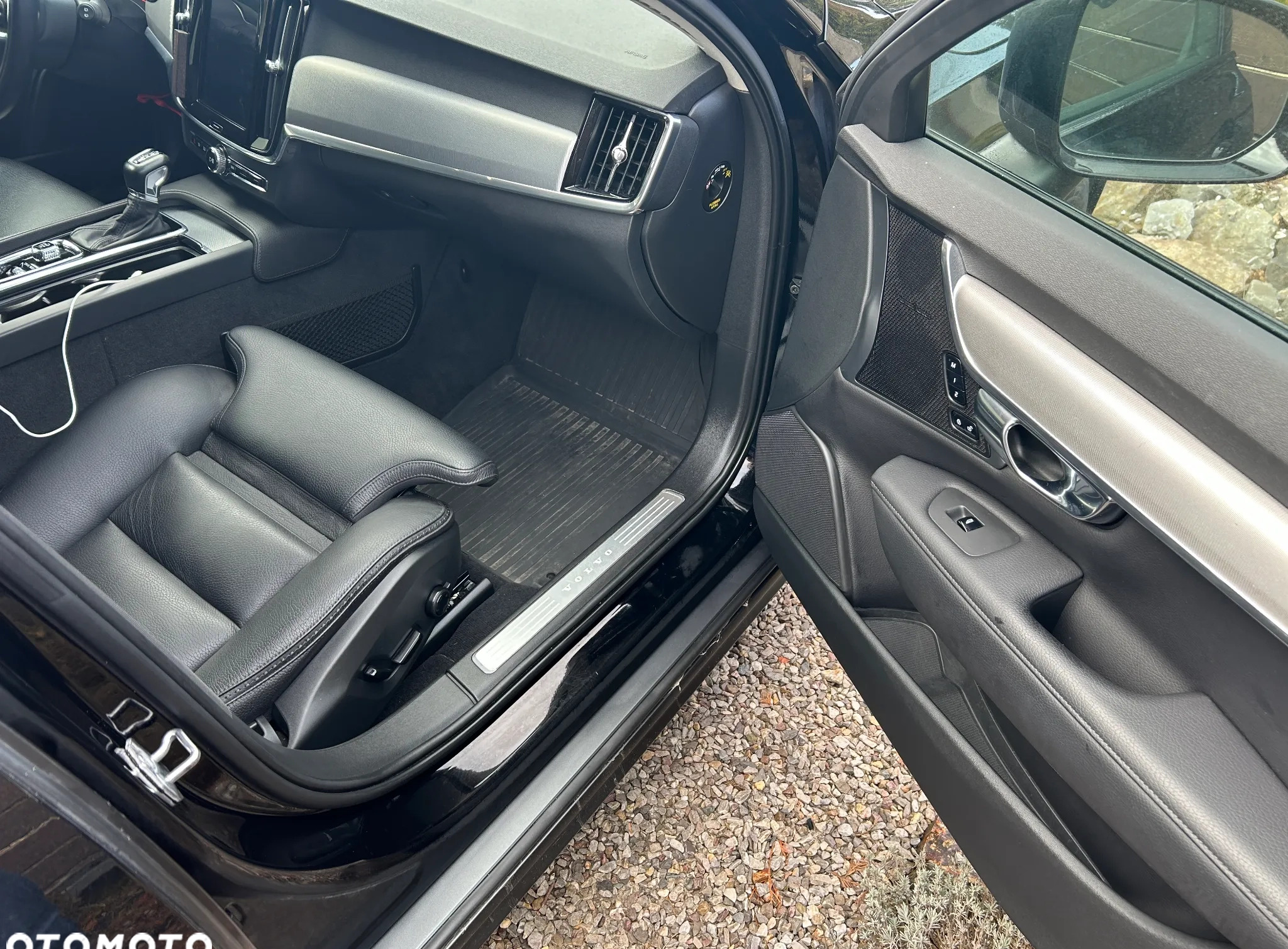 Volvo V90 Cross Country cena 142677 przebieg: 160000, rok produkcji 2019 z Kielce małe 596